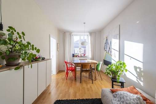 Wohnzimmer - Etagenwohnung in 81379 München mit 48m² kaufen