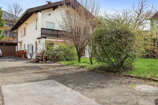 Hofeinfahrt und Garten - Einfamilienhaus in 82467 Garmisch-Partenkirchen mit 200m² kaufen