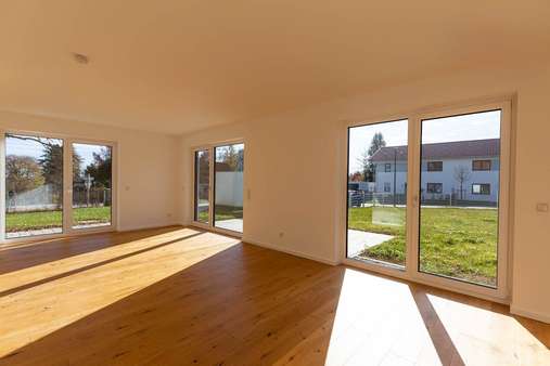 Wohnzimmer - Doppelhaushälfte in 82057 Icking mit 158m² kaufen