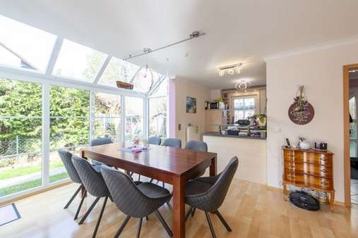 Essbereich - Blick zur Küche - Doppelhaushälfte in 82178 Puchheim mit 143m² kaufen
