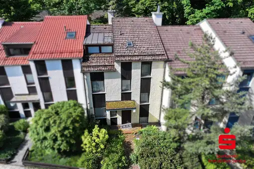 Ruhig gelegenes Reihenmittelhaus mit mehr als 200 m²  Wohn-/ Nutzfläche