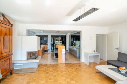 Wohnzimmer - Doppelhaushälfte in 81827 München mit 186m² kaufen