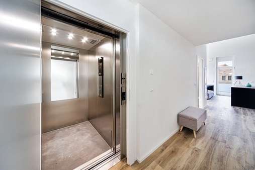 Eigener Zugang per Aufzug - Dachgeschosswohnung in 86830 Schwabmünchen mit 131m² kaufen