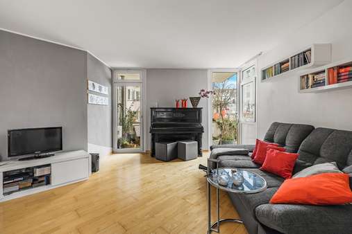 Wohnzimmer - Erdgeschosswohnung in 80636 München mit 101m² kaufen