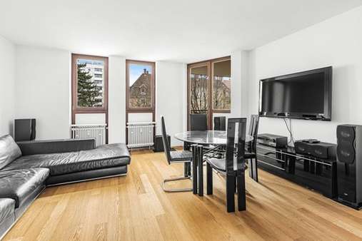 Wohnzimmer - Etagenwohnung in 80797 München mit 70m² kaufen