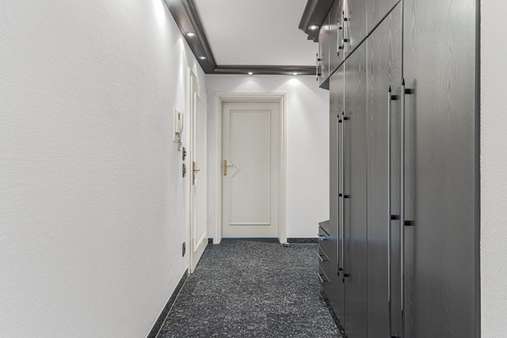 Flur - Erdgeschosswohnung in 81739 München mit 131m² kaufen