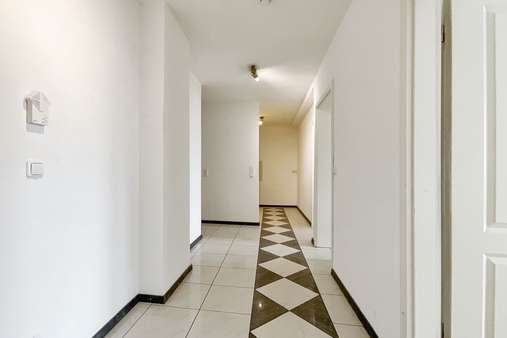 Flur - Etagenwohnung in 80686 München mit 130m² kaufen