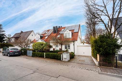 Hausansicht - Doppelhaushälfte in 82031 Grünwald mit 201m² kaufen