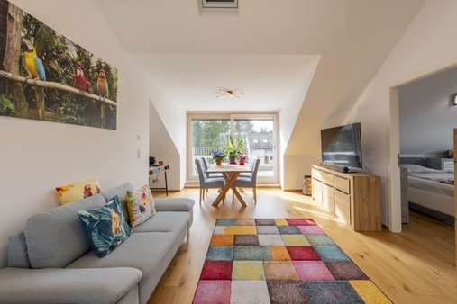 Wohnbereich - Dachgeschosswohnung in 81825 München mit 59m² kaufen