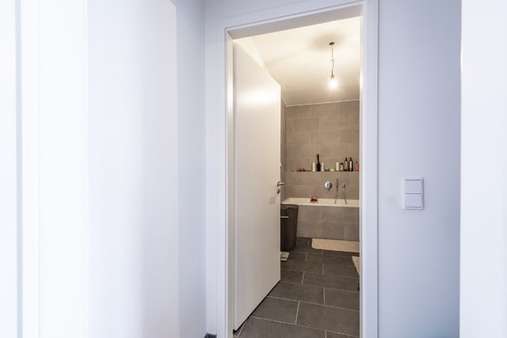 Eingang zum Bad - Etagenwohnung in 81245 München mit 60m² kaufen