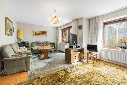 Wohnzimmer - Doppelhaushälfte in 81929 München mit 90m² kaufen