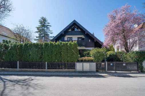 Hausansicht - Einfamilienhaus in 80805 München mit 146m² kaufen