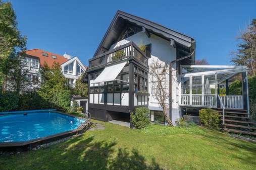 Haus mit Pool und Terrasse - Einfamilienhaus in 80805 München mit 146m² kaufen