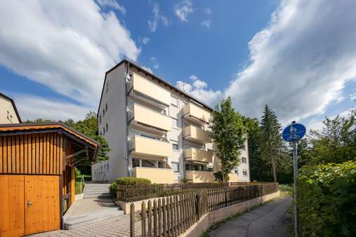 Außenansicht Außenansicht - Etagenwohnung in 85625 Glonn mit 76m² kaufen