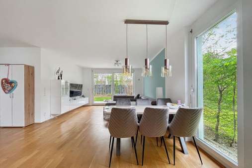Blick von der Küche - Erdgeschosswohnung in 81825 München mit 103m² kaufen