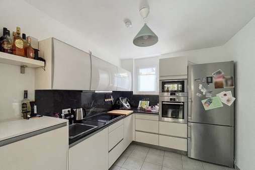 Offene Küche mit Einbauküche - Erdgeschosswohnung in 81825 München mit 103m² kaufen