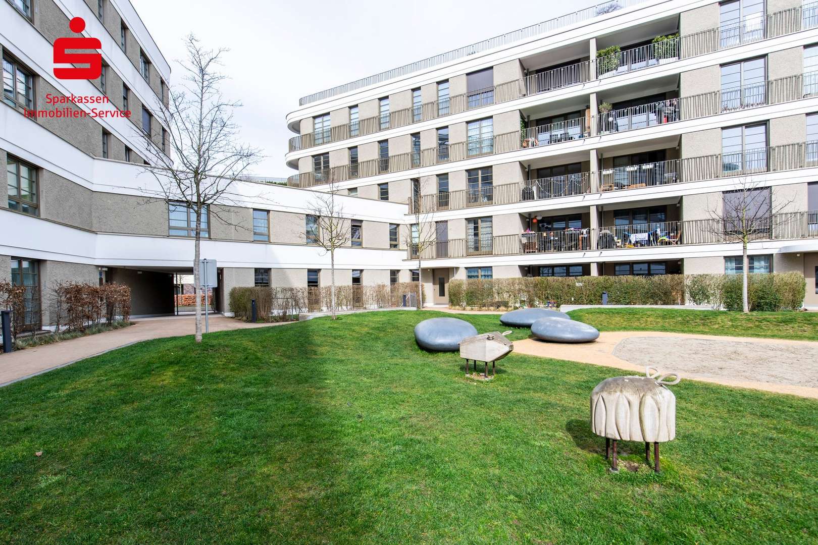 Hausansicht - Erdgeschosswohnung in 81735 München mit 178m² kaufen