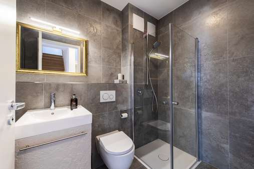 modernes Gästebad - Erdgeschosswohnung in 81735 München mit 178m² kaufen