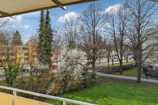 Blick vom Balkon - Etagenwohnung in 81477 München mit 91m² kaufen