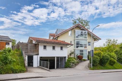 Straßenansicht - Erdgeschosswohnung in 85560 Ebersberg mit 96m² kaufen