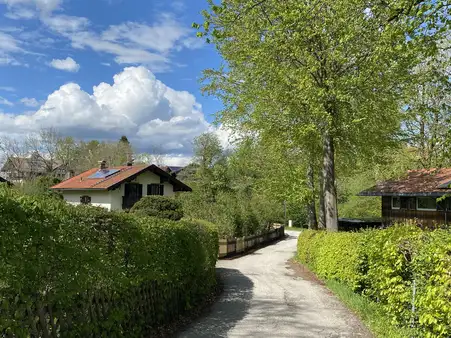 Wunderschönes und ruhig gelegenes Grundstück zur Bebauung mit einem großzügigen Einfamilienhaus 