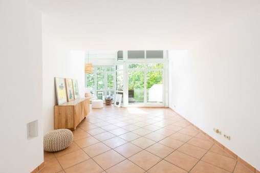 Wohnzimmer - Etagenwohnung in 81479 München mit 104m² kaufen