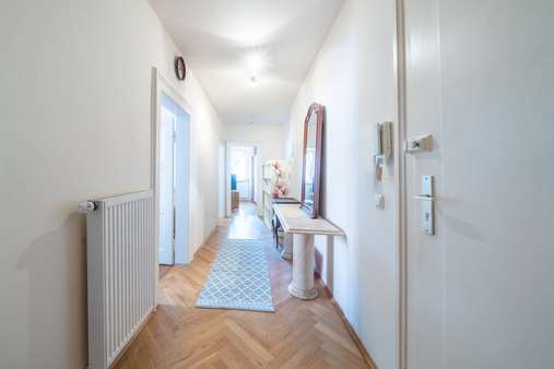 Flur - Erdgeschosswohnung in 80687 München mit 60m² kaufen