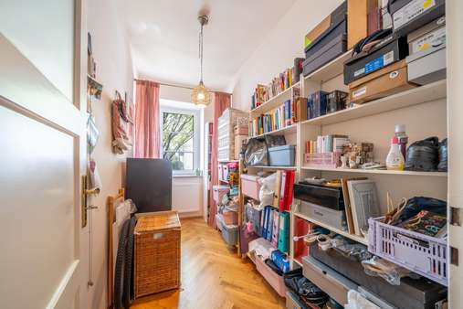 Halbes Zimmmer - Erdgeschosswohnung in 80687 München mit 60m² kaufen