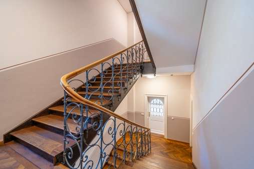 Treppenaufgang Treppenaufgang - Etagenwohnung in 81541 München mit 170m² kaufen