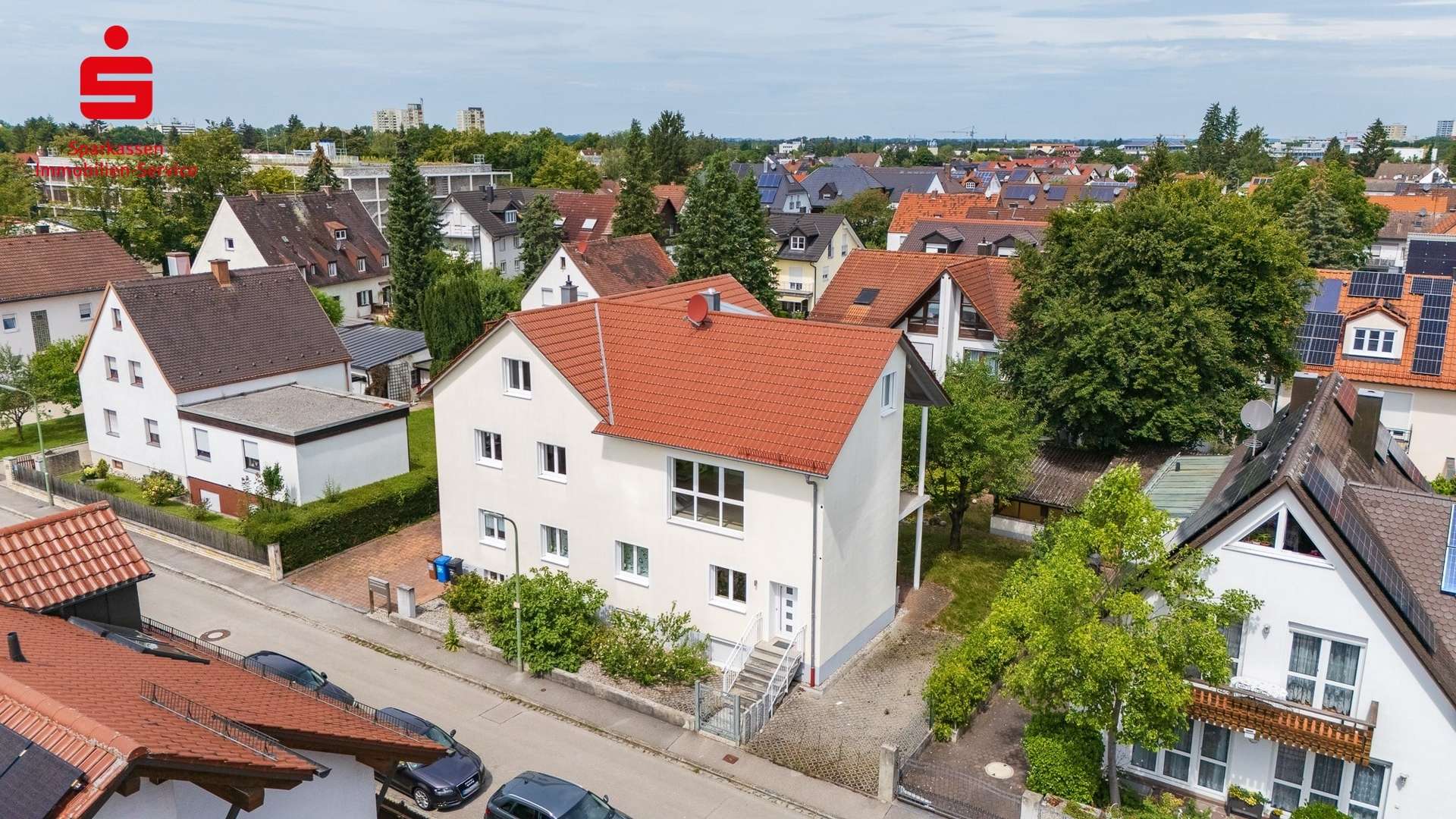 Titelbild - Zweifamilienhaus in 80935 München mit 242m² kaufen