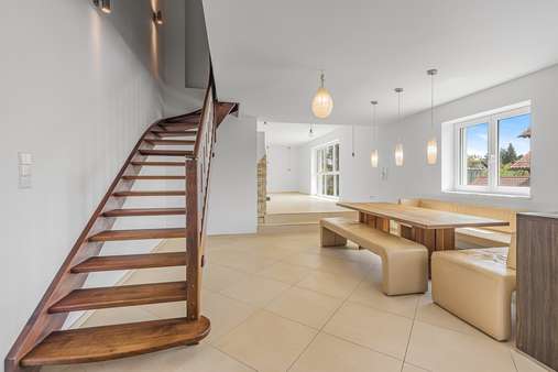 Essbereich OG - Zweifamilienhaus in 80935 München mit 242m² kaufen