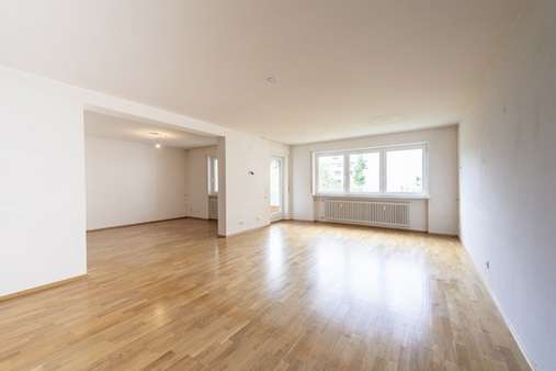 Wohnzimmer - Etagenwohnung in 82031 Grünwald mit 105m² kaufen