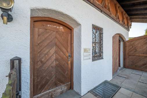 Hauseingang - Einfamilienhaus in 83257 Gstadt mit 193m² kaufen