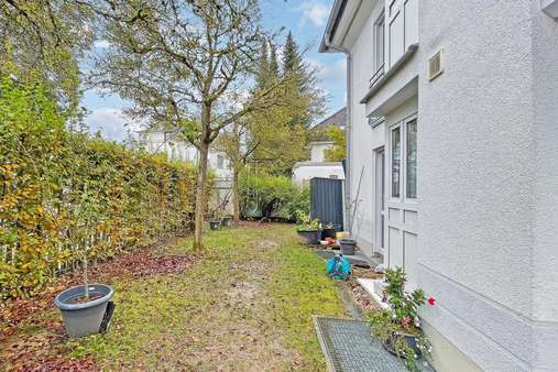 Garten in Südausrichtigung - Erdgeschosswohnung in 81827 München mit 109m² kaufen