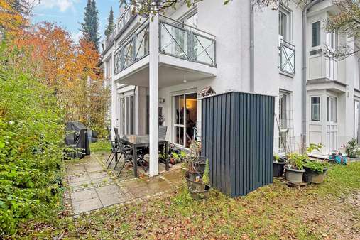 Terrasse in Südausrichtung - Erdgeschosswohnung in 81827 München mit 109m² kaufen