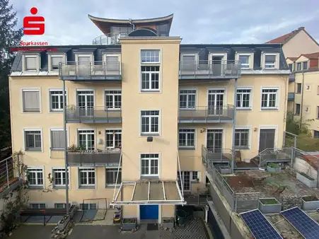 Modernes Rückgebäude mit Geschichte