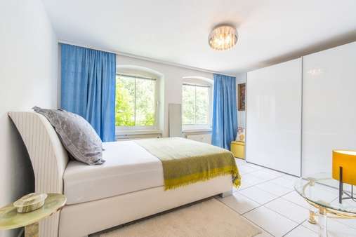 Schlafzimmer (Raum 2) - Etagenwohnung in 81673 München mit 101m² kaufen