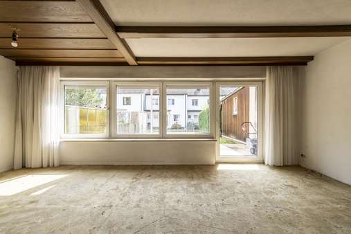 Wohnzimmer - Reihenmittelhaus in 85456 Wartenberg mit 110m² kaufen