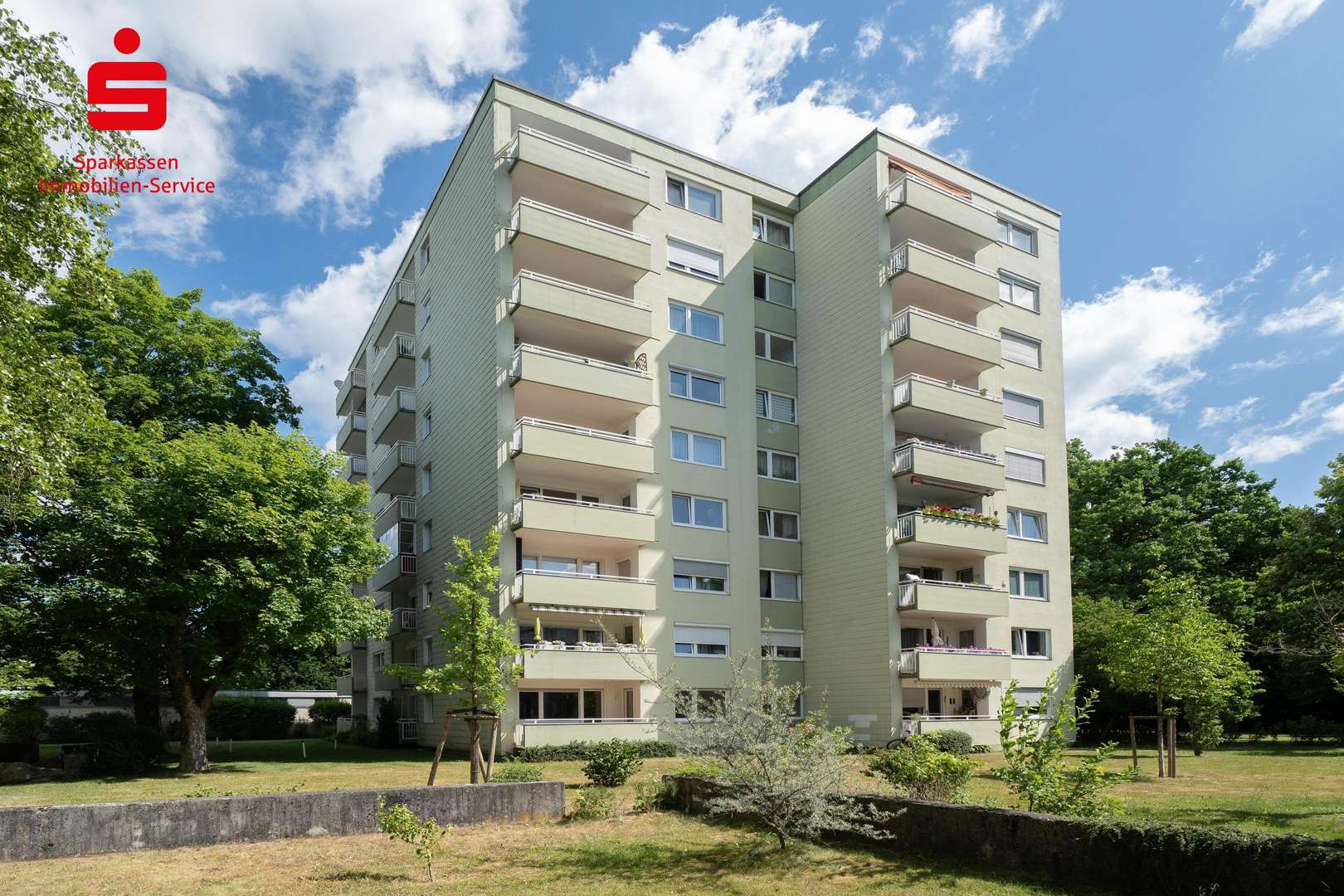 Hausansicht Hausansicht - Erdgeschosswohnung in 81475 München mit 67m² kaufen