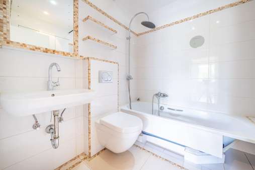 Bad Bad - Erdgeschosswohnung in 81475 München mit 67m² kaufen
