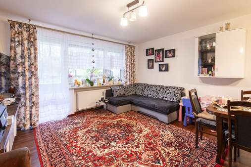 Wohnzimmer - Etagenwohnung in 81475 München mit 67m² kaufen