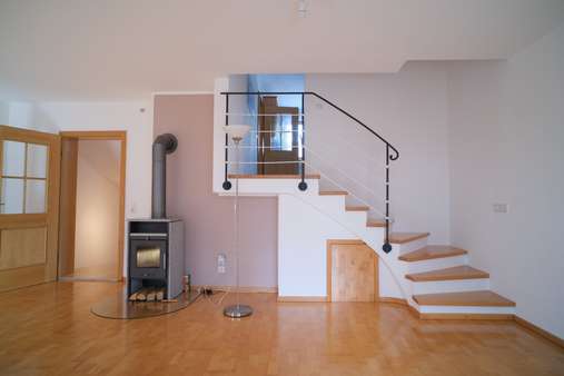 Wohnzimmer mit Zugang zur Essküche Wohnzimmer mit Zugang zur Essküche - Reihenmittelhaus in 85560 Ebersberg mit 119m² kaufen