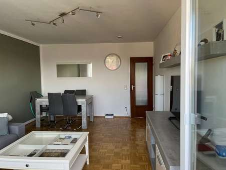 Wohnzimmer - Etagenwohnung in 85221 Dachau mit 65m² kaufen