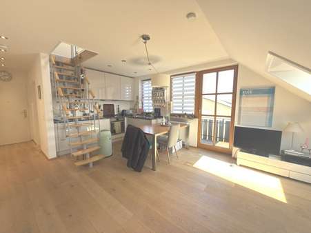 Küche mit Essplatz - Dachgeschosswohnung in 81476 München mit 51m² kaufen