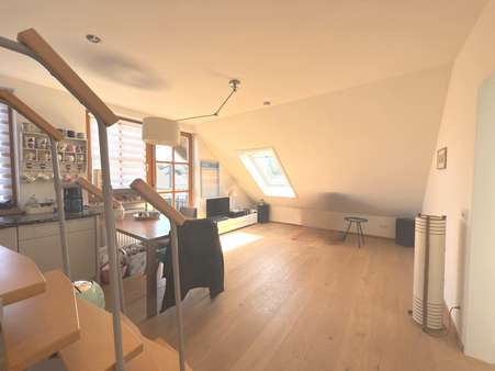 Wohnzimmer - Dachgeschosswohnung in 81476 München mit 51m² kaufen