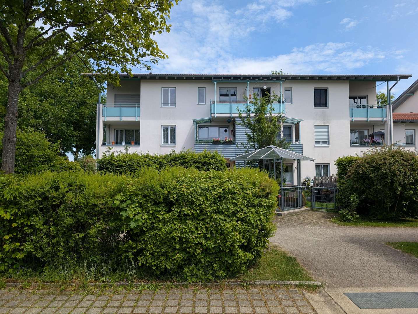 Rückseite Gebäude - Etagenwohnung in 85635 Höhenkirchen-Siegertsbrunn mit 50m² kaufen