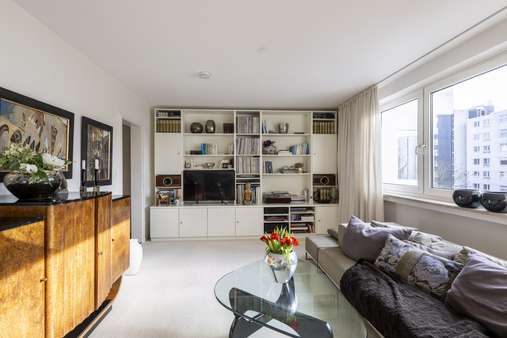 Wohnzimmer - Etagenwohnung in 85521 Ottobrunn mit 84m² kaufen
