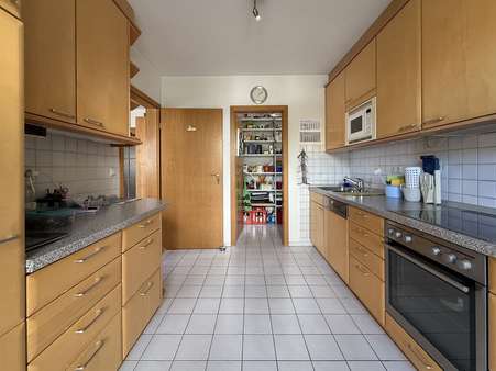Küche mit Speisekammer Küche mit Speisekammer - Doppelhaushälfte in 85560 Ebersberg mit 120m² kaufen