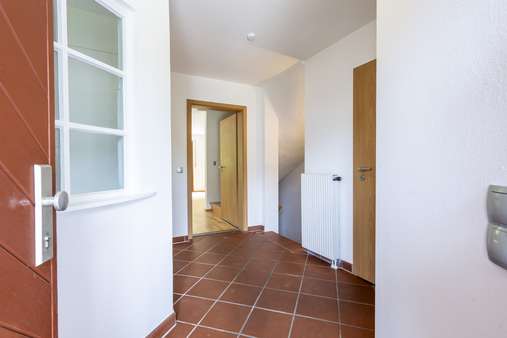 großzügiger Eingangsbereich - Reiheneckhaus in 85630 Grasbrunn mit 125m² kaufen