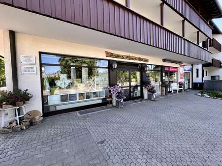 Schaufensterflächen Schaufensterflächen - Mehrfamilienhaus in 82205 Gilching mit 478m² kaufen